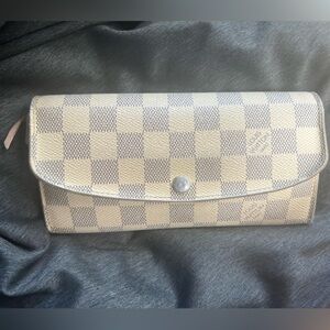 Louis Vuitton Emilie wallet